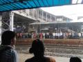Mumbai Local Train Accident: 21-Year-Old Dies After Falling From Overcrowded Train Between Mumbra and Kalwa - Hindi News | Mumbai Local Train Accident: 21-Year-Old Dies After Falling From Overcrowded Train Between Mumbra and Kalwa | Latest mumbai News at Lokmattimes.com