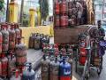 LPG Cylinder Price Cut: Oil Companies Reduce 19 Kg Commercial Cylinder Rates by Rs 14.50 - Hindi News | LPG Cylinder Price Cut: Oil Companies Reduce 19 Kg Commercial Cylinder Rates by Rs 14.50 | Latest national News at Lokmattimes.com