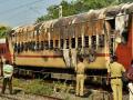 Fire on Chauri Chaura Express: Major Tragedy Averted, at Bharwari Station in Uttar Pradesh (Watch Video) - Hindi News | Fire on Chauri Chaura Express: Major Tragedy Averted, at Bharwari Station in Uttar Pradesh (Watch Video) | Latest national News at Lokmattimes.com