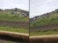 Maharashtra: Stone Pelted on Bhusaval-Nandurbar Passenger Train in Jalgaon by Unidentified Miscreants; Video Goes Viral - Hindi News | Maharashtra: Stone Pelted on Bhusaval-Nandurbar Passenger Train in Jalgaon by Unidentified Miscreants; Video Goes Viral | Latest maharashtra News at Lokmattimes.com