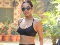 Malaika Arora shocked after crowd gathers in large numbers at Mumbai's Bandstand, amid COVID-19 - Hindi News | Malaika Arora shocked after crowd gathers in large numbers at Mumbai's Bandstand, amid COVID-19 | Latest entertainment News at Lokmattimes.com