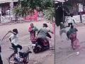 Maharashtra: Mother Chases Assailants with Stone After They Attack Her Son with Sword in Kolhapur; Chilling Video Surfaces - Hindi News | Maharashtra: Mother Chases Assailants with Stone After They Attack Her Son with Sword in Kolhapur; Chilling Video Surfaces | Latest maharashtra News at Lokmattimes.com