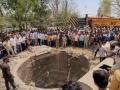 MP Accident: Several Feared Dead As Van Falls Into Poisonous Well in Mandsaur - Hindi News | MP Accident: Several Feared Dead As Van Falls Into Poisonous Well in Mandsaur | Latest national News at Lokmattimes.com