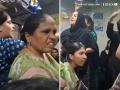 Mumbai Local Train Fight: Argument Over Seat in Ladies’ Compartment Turns Into Language Row - Hindi News | Mumbai Local Train Fight: Argument Over Seat in Ladies’ Compartment Turns Into Language Row | Latest mumbai News at Lokmattimes.com