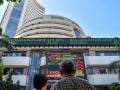 Sensex crashes 1,024 points to close at 57,621, investors lose 3 lakh crore - Hindi News | Sensex crashes 1,024 points to close at 57,621, investors lose 3 lakh crore | Latest business News at Lokmattimes.com