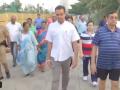 Worli Shiv Sena Candidate Milind Deora Interacts With Locals During Morning Walk in Mumbai (Watch Video) - Hindi News | Worli Shiv Sena Candidate Milind Deora Interacts With Locals During Morning Walk in Mumbai (Watch Video) | Latest mumbai News at Lokmattimes.com