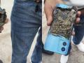Mobile Blast: Viral Video Shows Motorola Phone Explodes in Man's Pocket Burnt Jeans - Hindi News | Mobile Blast: Viral Video Shows Motorola Phone Explodes in Man's Pocket Burnt Jeans | Latest social-viral News at Lokmattimes.com