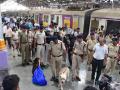 Mumbai Mock Drill: From CSMT To Cross Maidan Authorities Train and Guide Civilians (Watch Videos) - Hindi News | Mumbai Mock Drill: From CSMT To Cross Maidan Authorities Train and Guide Civilians (Watch Videos) | Latest mumbai News at Lokmattimes.com