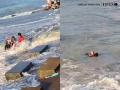Viral Video: Mother and Daughter Swept Away by Rough Waves While Sitting on Beach, Rescued by Onlookers After Dramatic Struggle - Hindi News | Viral Video: Mother and Daughter Swept Away by Rough Waves While Sitting on Beach, Rescued by Onlookers After Dramatic Struggle | Latest social-viral News at Lokmattimes.com