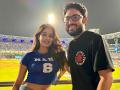 Janhvi Kapoor enjoys MI vs KKR IPL match with 'Mr & Mrs Mahi' director Sharan Sharma - Hindi News | Janhvi Kapoor enjoys MI vs KKR IPL match with 'Mr & Mrs Mahi' director Sharan Sharma | Latest entertainment News at Lokmattimes.com