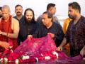 Maha Kumbh 2025: Mukesh Ambani and Family Take Holy Dip at Triveni Sangam in Prayagraj (Watch Video) - Hindi News | Maha Kumbh 2025: Mukesh Ambani and Family Take Holy Dip at Triveni Sangam in Prayagraj (Watch Video) | Latest national News at Lokmattimes.com