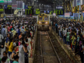 Mumbai Local Train Accident: Two Die After Falling From Moving Trains on Suburban Network - Hindi News | Mumbai Local Train Accident: Two Die After Falling From Moving Trains on Suburban Network | Latest mumbai News at Lokmattimes.com