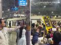 Mumbai Local Trains Welcome New Year 2026 With Honking at CSMT; Videos Surface - Hindi News | Mumbai Local Trains Welcome New Year 2026 With Honking at CSMT; Videos Surface | Latest mumbai News at Lokmattimes.com