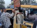 Mumbai Auto-Rickshaw Driver Suffers Hearing Loss After Eardrums Burst from Tyre Explosion (Watch Video) - Hindi News | Mumbai Auto-Rickshaw Driver Suffers Hearing Loss After Eardrums Burst from Tyre Explosion (Watch Video) | Latest mumbai News at Lokmattimes.com