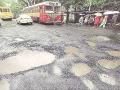 Bombay HC asks BMC chief for survey plan to repair 20 roads each with potholes - Hindi News | Bombay HC asks BMC chief for survey plan to repair 20 roads each with potholes | Latest maharashtra News at Lokmattimes.com