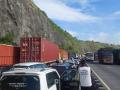 Traffic Update: Mumbai Pune Expressway Sees Holiday Weekend Congestion; Delays Extend Up to 15 Minutes - Hindi News | Traffic Update: Mumbai Pune Expressway Sees Holiday Weekend Congestion; Delays Extend Up to 15 Minutes | Latest mumbai News at Lokmattimes.com