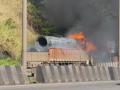 Mumbai-Pune Expressway Traffic Update: Truck Catches Fire Near Adoshi Tunnel, Causes Vehicular Disruption - Hindi News | Mumbai-Pune Expressway Traffic Update: Truck Catches Fire Near Adoshi Tunnel, Causes Vehicular Disruption | Latest mumbai News at Lokmattimes.com
