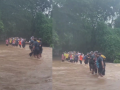 Mumbai Rains: At Least 20 Rescued From Raging Floodwaters by Forming Human Chain at Sanjay Gandhi National Park (Watch Video) - Hindi News | Mumbai Rains: At Least 20 Rescued From Raging Floodwaters by Forming Human Chain at Sanjay Gandhi National Park (Watch Video) | Latest mumbai News at Lokmattimes.com