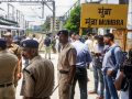 Mumbai Train Tragedy: ‘Something Hit the Train,’ Recalls Eyewitness of Accident That Killed Four Passengers - Hindi News | Mumbai Train Tragedy: ‘Something Hit the Train,’ Recalls Eyewitness of Accident That Killed Four Passengers | Latest mumbai News at Lokmattimes.com