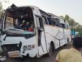 Nashik-Pune Highway Accident: Private Bus Fell off a Bridge at Gonde Phata, One Dead, Over 40 Injured - Hindi News | Nashik-Pune Highway Accident: Private Bus Fell off a Bridge at Gonde Phata, One Dead, Over 40 Injured | Latest maharashtra News at Lokmattimes.com