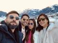 Varun Dhawan and Natasha Dalal's selfie moment with Anushka and Virat in Switzerland - Hindi News | Varun Dhawan and Natasha Dalal's selfie moment with Anushka and Virat in Switzerland | Latest entertainment News at Lokmattimes.com