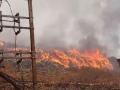 Navi Mumbai Fire: Massive Blaze Breaks Out At Dumping Ground In Turbhe; Thick Smoke Spreads Across Sky - Hindi News | Navi Mumbai Fire: Massive Blaze Breaks Out At Dumping Ground In Turbhe; Thick Smoke Spreads Across Sky | Latest navi-mumbai News at Lokmattimes.com