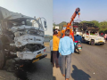 Pune Accident: 2 Women Killed, Over 35 Injured in Pickup–Tanker Crash on Nagar–Kalyan Highway - Hindi News | Pune Accident: 2 Women Killed, Over 35 Injured in Pickup–Tanker Crash on Nagar–Kalyan Highway | Latest pune News at Lokmattimes.com