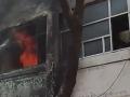 Noida: Massive Fire Breaks Out at E-Rickshaw Battery Shop in Sector 39 - Hindi News | Noida: Massive Fire Breaks Out at E-Rickshaw Battery Shop in Sector 39 | Latest national News at Lokmattimes.com