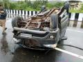 NCP Leader's car overturns on Mumbai-Goa highway, minor injuries reported - Hindi News | NCP Leader's car overturns on Mumbai-Goa highway, minor injuries reported | Latest maharashtra News at Lokmattimes.com