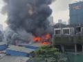 Mumbai Fire: Massive Blaze Erupts at Oshiwara Furniture Market in Jogeshwari (Watch Video) - Hindi News | Mumbai Fire: Massive Blaze Erupts at Oshiwara Furniture Market in Jogeshwari (Watch Video) | Latest mumbai News at Lokmattimes.com