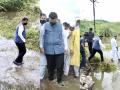 Watch Video! Fadnavis visits rain-affected areas of Pune district - Hindi News | Watch Video! Fadnavis visits rain-affected areas of Pune district | Latest maharashtra News at Lokmattimes.com