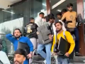 Viral Video: Pakistan Locals Storm Fake Call Center, Loot Laptops & Other Gadgets After FIA Raid - Hindi News | Viral Video: Pakistan Locals Storm Fake Call Center, Loot Laptops & Other Gadgets After FIA Raid | Latest social-viral News at Lokmattimes.com