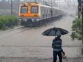Mumbai Rains: Harbour line local trains running late as rain lashes in city - Hindi News | Mumbai Rains: Harbour line local trains running late as rain lashes in city | Latest maharashtra News at Lokmattimes.com