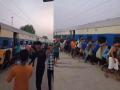 Bihar: Passengers Push Express Train to Separate Burning Bogies at Kiul Junction; Video Goes Viral - Hindi News | Bihar: Passengers Push Express Train to Separate Burning Bogies at Kiul Junction; Video Goes Viral | Latest social-viral News at Lokmattimes.com