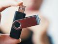Never Pull Out a Pen Drive Directly: Here’s Why It’s Risky - Hindi News | Never Pull Out a Pen Drive Directly: Here’s Why It’s Risky | Latest technology News at Lokmattimes.com
