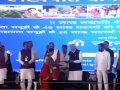 PM Modi in Maharashtra: Prime Minister Interacts with Lakhpati Didis and Distributes Certificates in Jalgaon (Watch Video) - Hindi News | PM Modi in Maharashtra: Prime Minister Interacts with Lakhpati Didis and Distributes Certificates in Jalgaon (Watch Video) | Latest maharashtra News at Lokmattimes.com