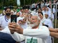 International Yoga Day 2024: PM Narendra Modi Takes Selfies With Students Near Dal Lake in Srinagar (See Pics) - Hindi News | International Yoga Day 2024: PM Narendra Modi Takes Selfies With Students Near Dal Lake in Srinagar (See Pics) | Latest national News at Lokmattimes.com