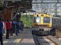 Mumbai Local Train Accident: 21-Year-Old Gets Hit While Using Phone at Mulund Railway Station - Hindi News | Mumbai Local Train Accident: 21-Year-Old Gets Hit While Using Phone at Mulund Railway Station | Latest mumbai News at Lokmattimes.com