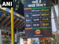 Shiv Sena puts up 'yahi hai acche din?' banners at petrol pumps after rise in fuel prices - Hindi News | Shiv Sena puts up 'yahi hai acche din?' banners at petrol pumps after rise in fuel prices | Latest maharashtra News at Lokmattimes.com