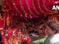 UP Assembly Elections 2022: Priyanka Gandhi Vadra offers prayers at Mari Mata Temple in Lucknow - Hindi News | UP Assembly Elections 2022: Priyanka Gandhi Vadra offers prayers at Mari Mata Temple in Lucknow | Latest politics News at Lokmattimes.com