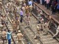 Mumbai Local Train Update: Central Line Services Expected To Resume Soon After Rail Roko Protest at Badlapur Station - Hindi News | Mumbai Local Train Update: Central Line Services Expected To Resume Soon After Rail Roko Protest at Badlapur Station | Latest mumbai News at Lokmattimes.com