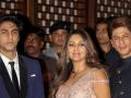 Shah Rukh and Gauri Khan broke down after Aryan got bail in drugs case - Hindi News | Shah Rukh and Gauri Khan broke down after Aryan got bail in drugs case | Latest entertainment News at Lokmattimes.com