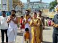 Pune Devotees Wearing 25 kg Gold Chains Visit Tirumala's Venkateswara Temple in Andhra Pradesh (Watch Video) - Hindi News | Pune Devotees Wearing 25 kg Gold Chains Visit Tirumala's Venkateswara Temple in Andhra Pradesh (Watch Video) | Latest pune News at Lokmattimes.com