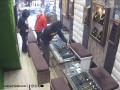 Punjab Crime: Three Armed Men Rob Jalandhar Jewellery Store, Incident Caught on CCTV (Watch Video) - Hindi News | Punjab Crime: Three Armed Men Rob Jalandhar Jewellery Store, Incident Caught on CCTV (Watch Video) | Latest national News at Lokmattimes.com