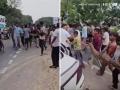 UP: Video of Children Parading with 15-Foot Giant Python in Bulandshahr Goes Viral - Hindi News | UP: Video of Children Parading with 15-Foot Giant Python in Bulandshahr Goes Viral | Latest social-viral News at Lokmattimes.com