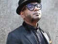 Drone hits singer Benny Dayal's head, bruises his fingers during concert - Hindi News | Drone hits singer Benny Dayal's head, bruises his fingers during concert | Latest entertainment News at Lokmattimes.com