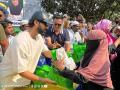 Actor Raghav Juyal Distributes Foodgrains to the Needy in Dharavi During the Holy Month of Ramazan - Hindi News | Actor Raghav Juyal Distributes Foodgrains to the Needy in Dharavi During the Holy Month of Ramazan | Latest entertainment News at Lokmattimes.com