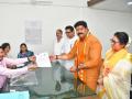 Maharashtra Assembly Election 2024: MNS Candidate Raju Patil Files Nomination From Kalyan Rural Constituency in Presence of Raj Thackeray - Hindi News | Maharashtra Assembly Election 2024: MNS Candidate Raju Patil Files Nomination From Kalyan Rural Constituency in Presence of Raj Thackeray | Latest maharashtra News at Lokmattimes.com