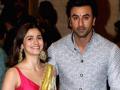 Ranbir Kapoor and Alia Bhatt to to tie the knot in December 2020 in Mumbai? - Hindi News | Ranbir Kapoor and Alia Bhatt to to tie the knot in December 2020 in Mumbai? | Latest entertainment News at Lokmattimes.com