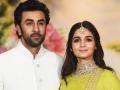 Ranbir Kapoor-Alia Bhatt to get engaged today? - Hindi News | Ranbir Kapoor-Alia Bhatt to get engaged today? | Latest entertainment News at Lokmattimes.com